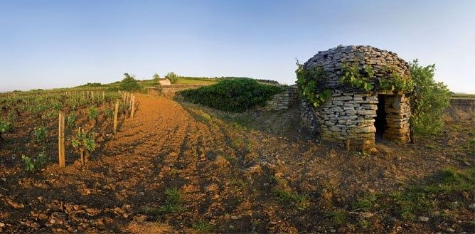 Cabotte en pierre sèche au bord d